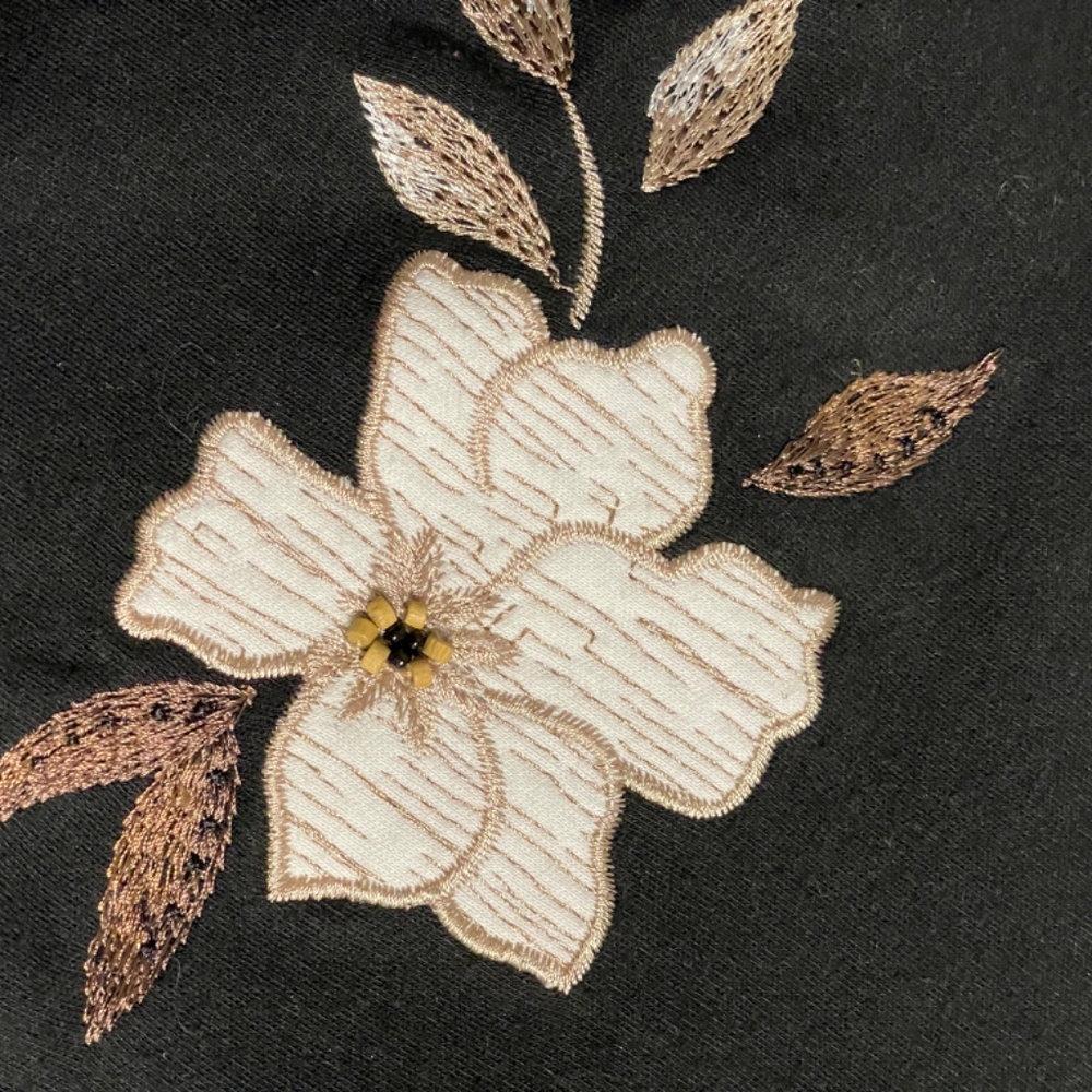 Alfred Dunner Short Embroidered Applique Top, Women L, Black Beige - Picture 8 of 9